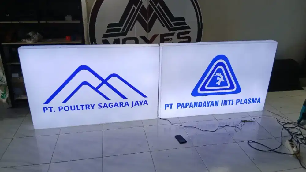 Neonbox papan nama toko