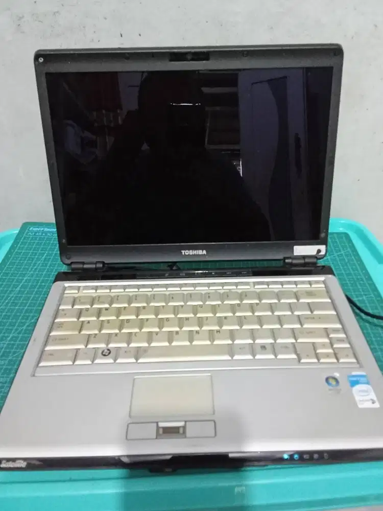 Laptop Toshiba Satellite U305