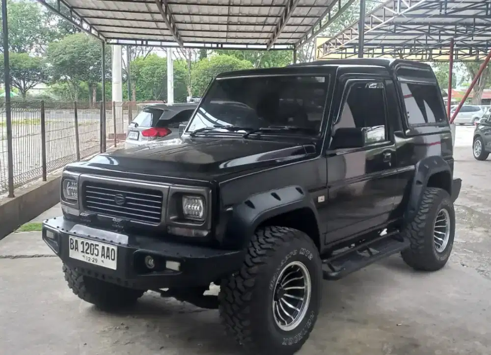 Rocky F78 4x4 Manual solar tahun 1999