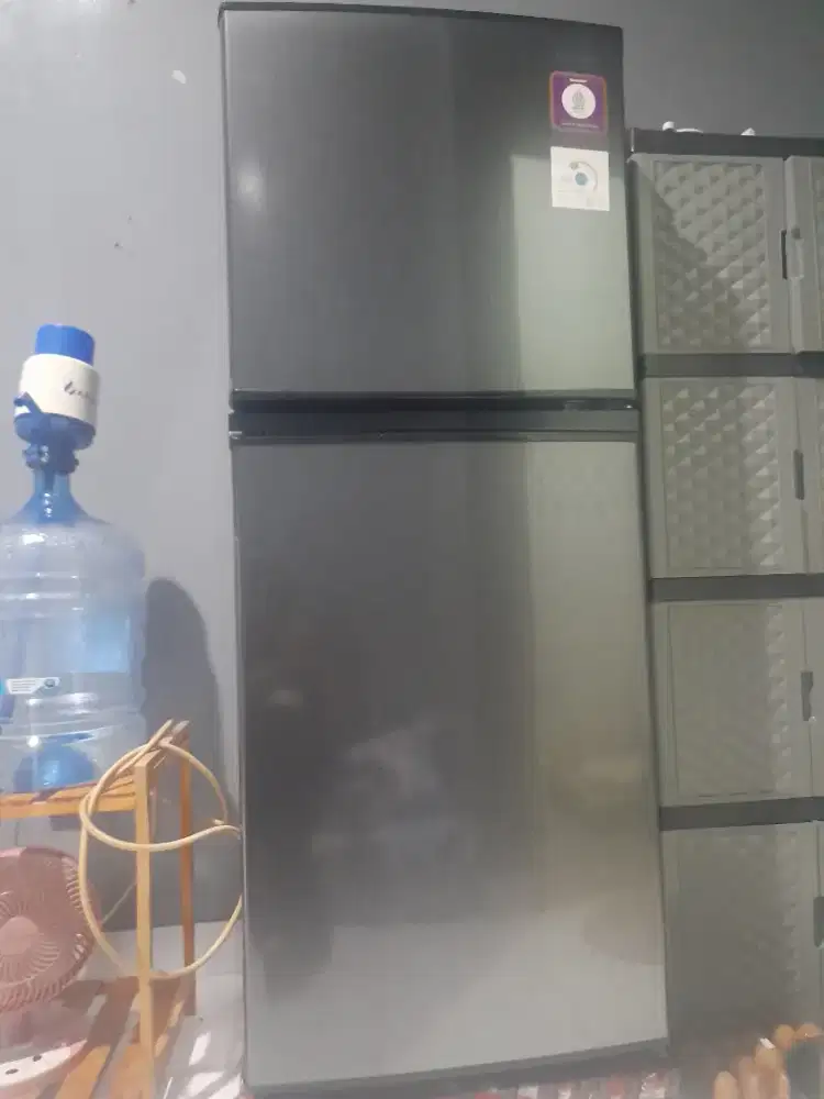Kulkas 2 pintu merk SHARP