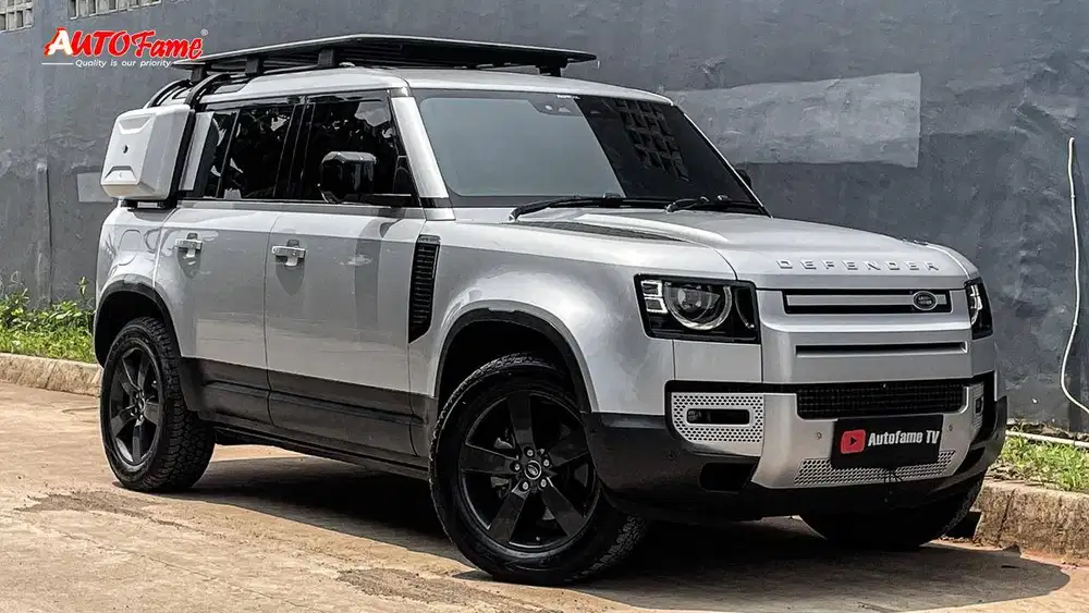 Land Rover Defender 110 P300 SE 2.0L 4x4 NIK 2021 Indus Silver Metalli