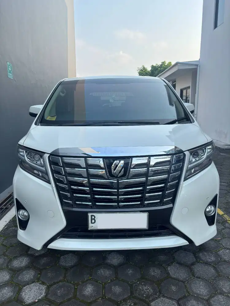 Toyota Alphard 2017 Captain Seat White on Beige