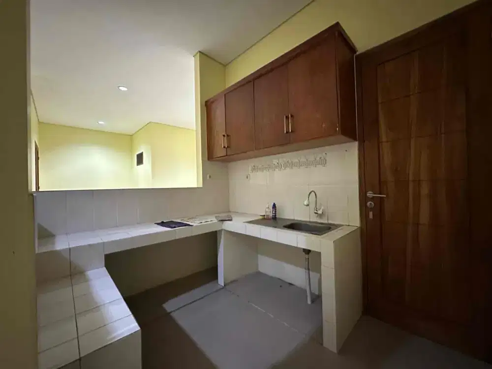 DIJUAL CEPAT RUMAH 2 LANTAI, LUAS 177 M2, DI KOJA, SHM GARASI 2 MOBIL AKSES 2 MOBIL