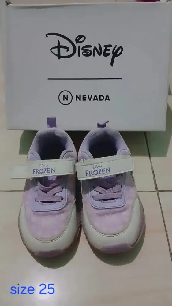Sepatu anak anak