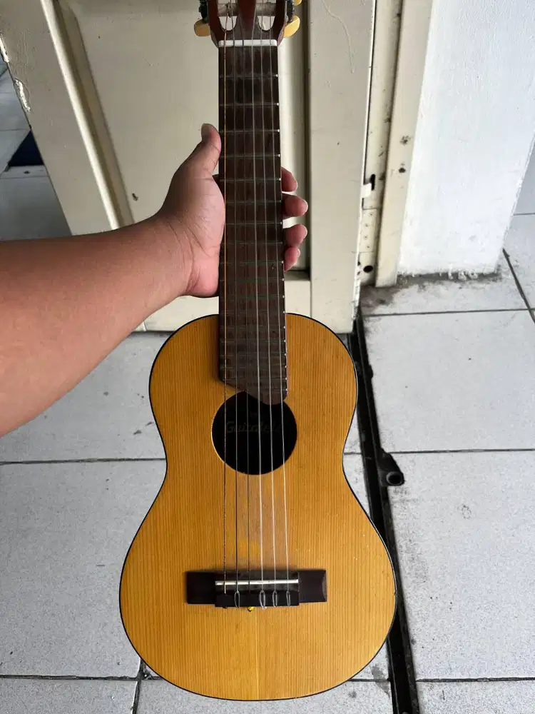 Guitalele Yamaha GL1