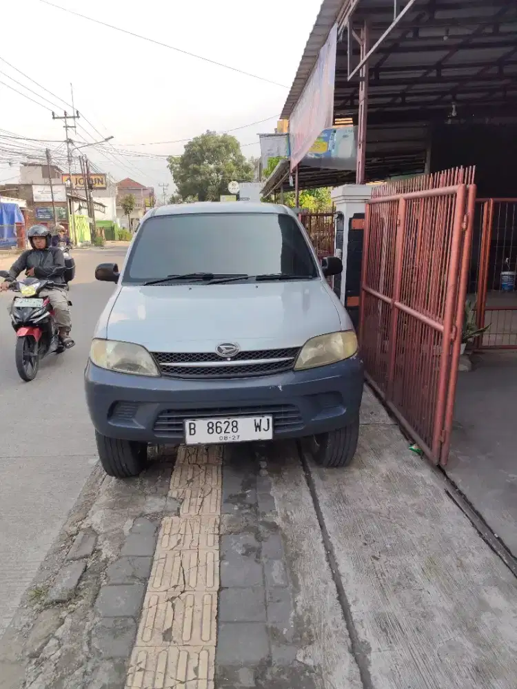 Di jual mobil taruna FGx tahun 2005  pajak mati