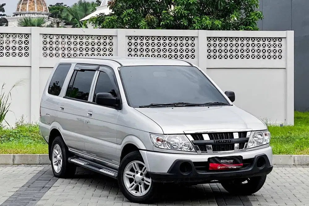Isuzu Panther 2.5LV 2.5 LV Turbo Diesel Solar MT Manual 2010 Silver