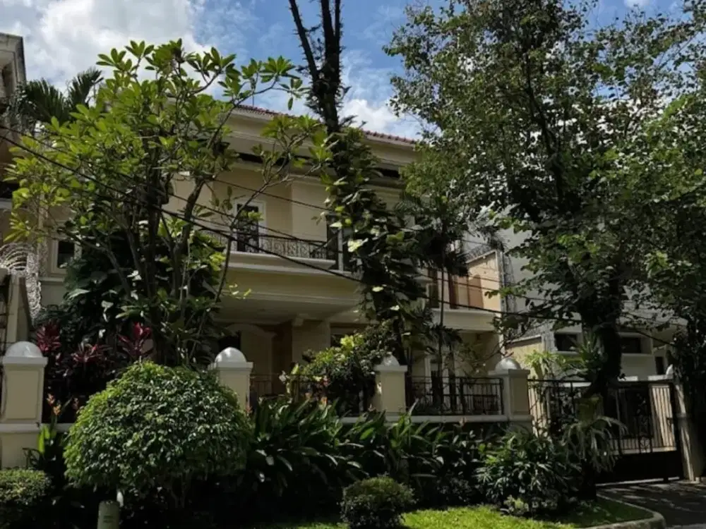 Dijual rumah mewah strategis ada swimming pool dekat pondok indah mall di Jaksel FR-17995