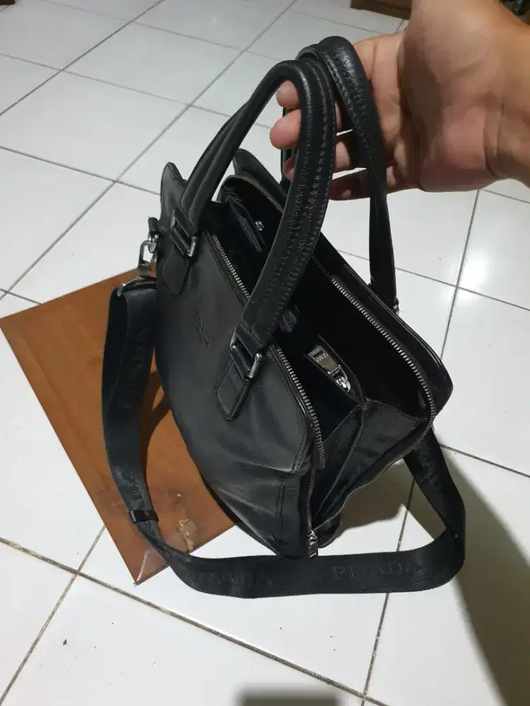 TOTTE SLINGBAG PRADA MILANO ORIGINAL ITALIA BARANG LUXURY LIKE NEW