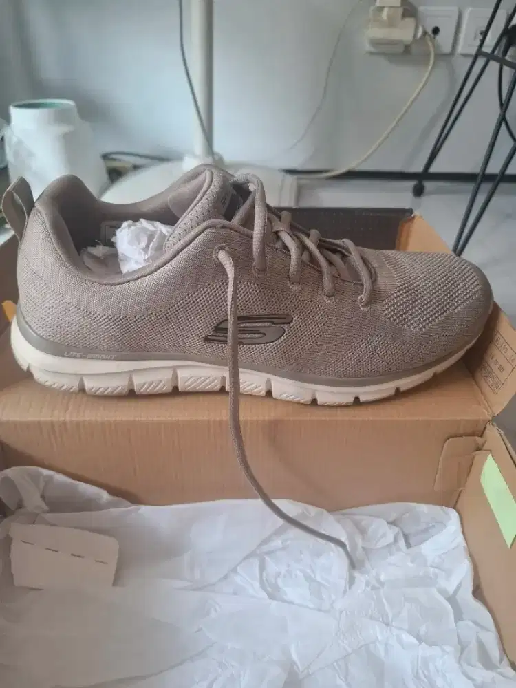 Sepatu Skechers Track Front Runner Ukuran 46