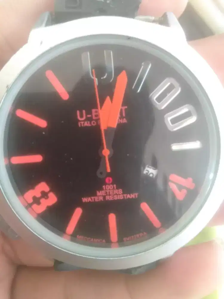 Jam tangan u-bout