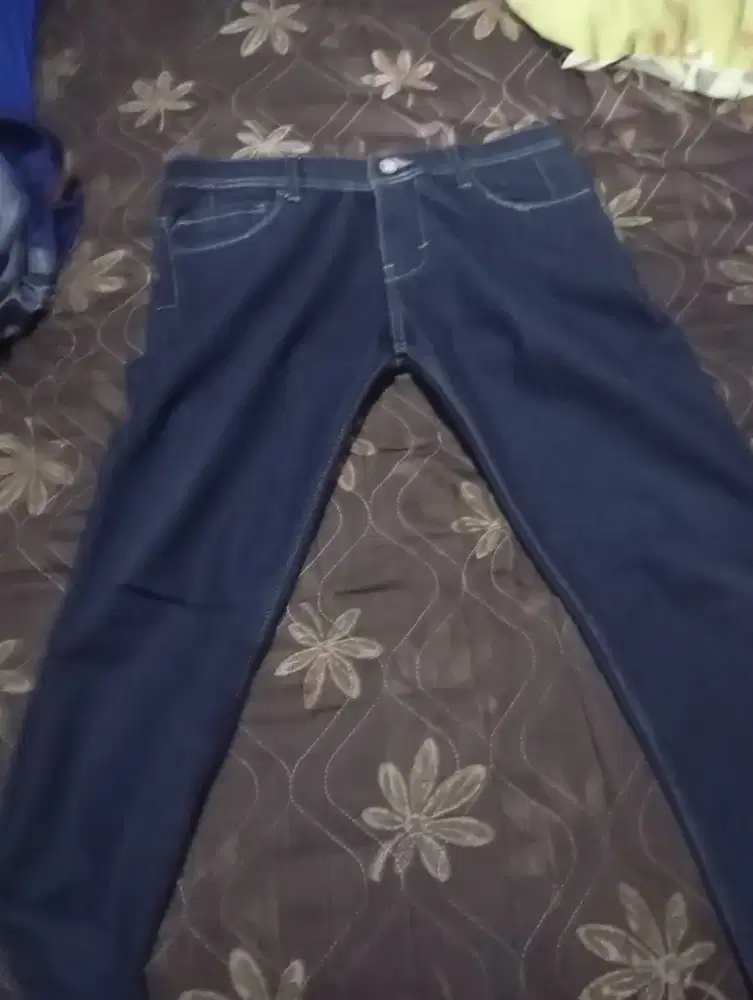 Celana jeans baru 2 kali pakai,udah GK muat