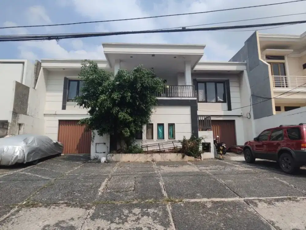 rumah megah bangunan 2 lantai cempaka putih lebar jalan lega