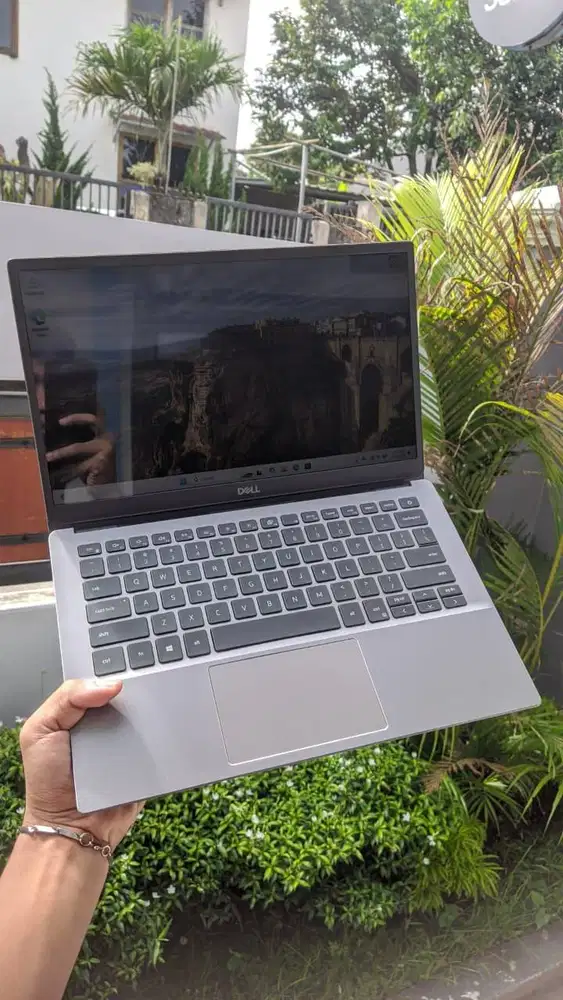 Laptop Ringkas Performa Stabil RAM 8GB SSD Cepat Siap Pakai
