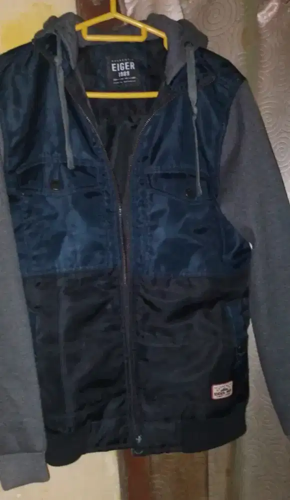 Jaket Eiger UK S bagus