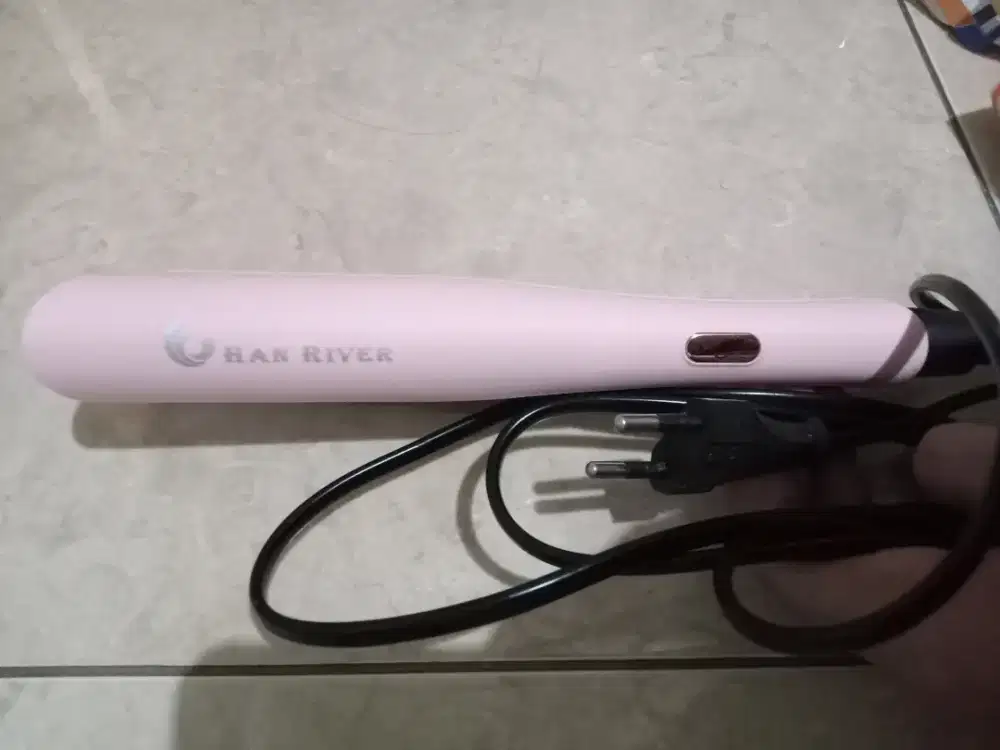 Catokan rambut warna pink