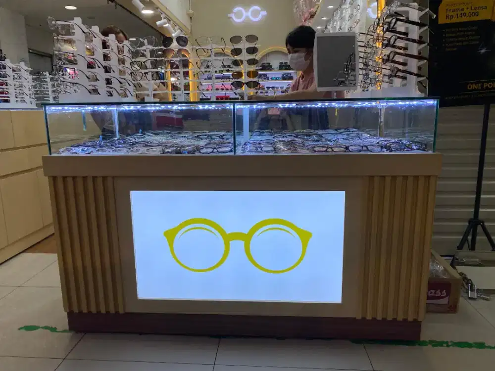 ETALASE KACAMATA SLIDE