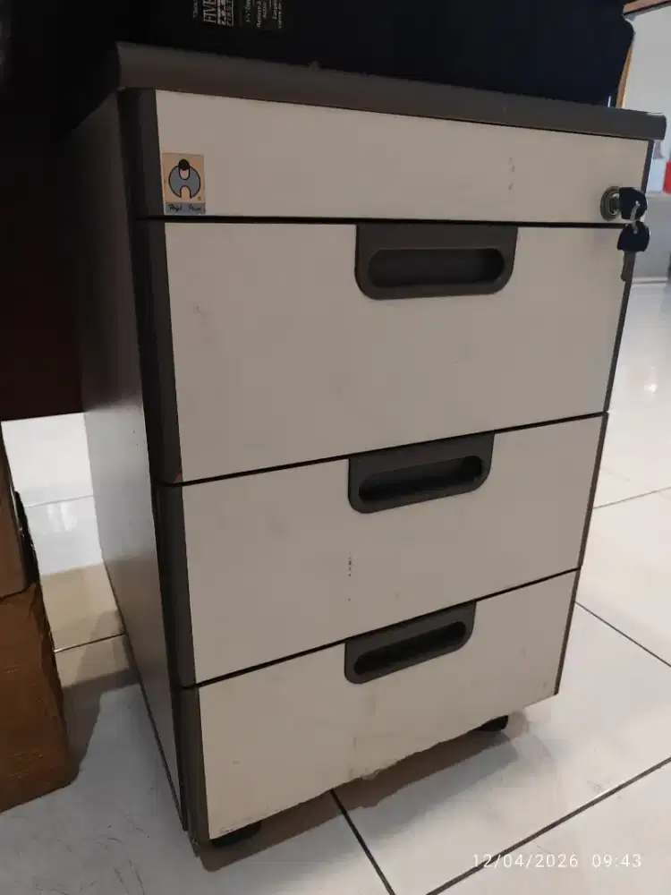 Lemari Laci Kantor Highpoint 3 Susun 40x50