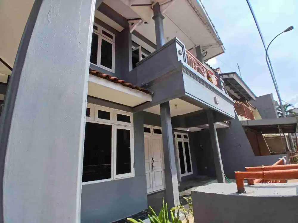 Disewa rumah Bisa 2 carport Pondok kelapa Jakarta timur