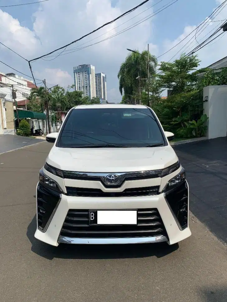 TOYOTA VOXY 2.0 AUTOMATIC 2021 (PUTIH)