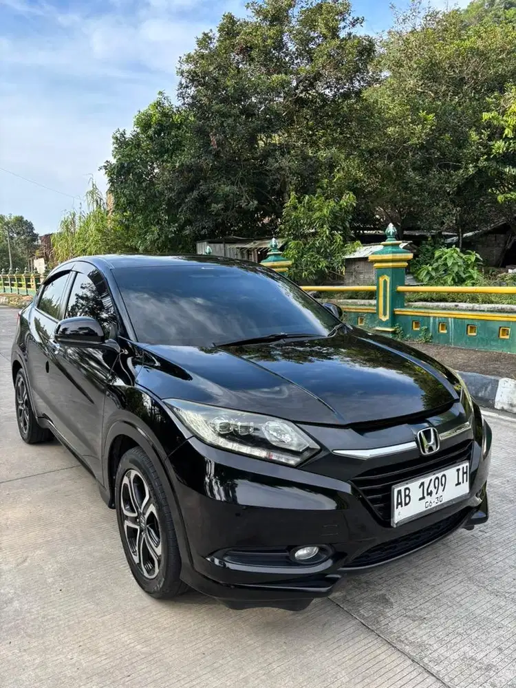 HRV Prestige sunroof 1800CC dr BARU
