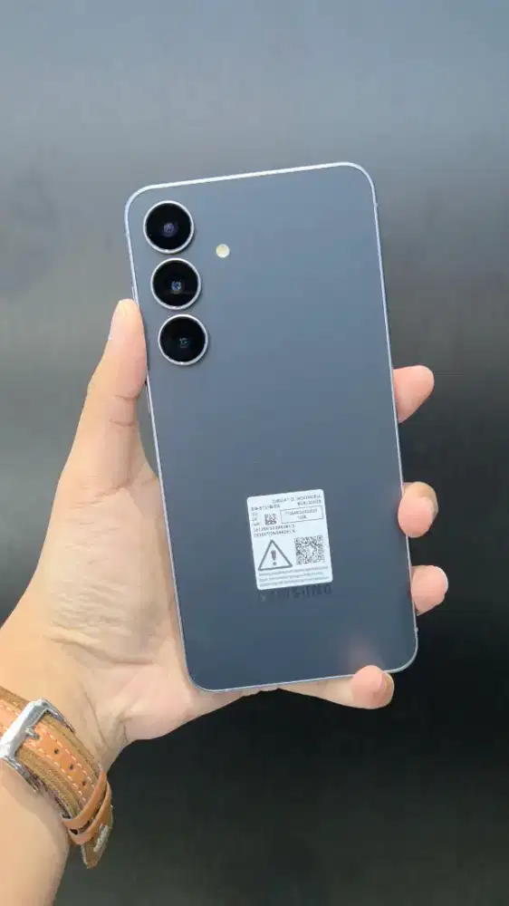 SAMSUNG GALAXY S25 FE NEW!! FREE FIT3