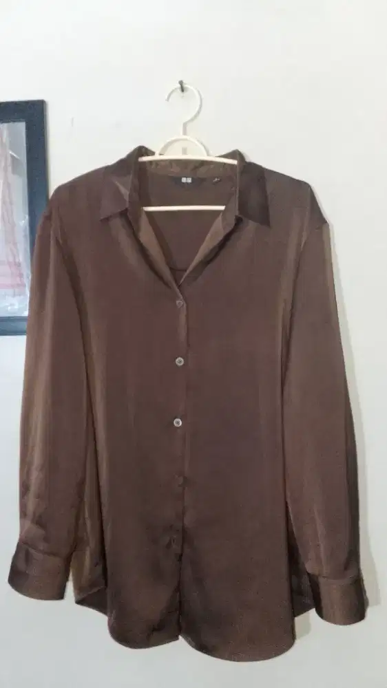 KEMEJA UNIQLO SATIN CEWE