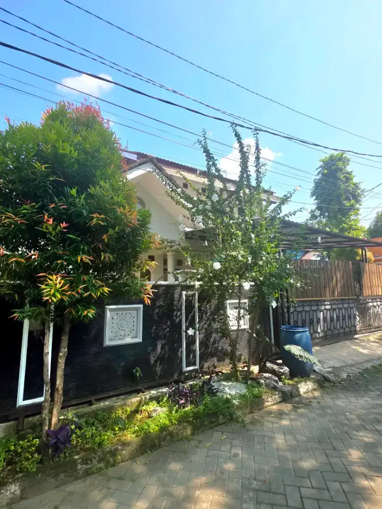 Rumah 2 lt bebas banjir 800M dr  st LRT 900M dari Pakuwon Mall