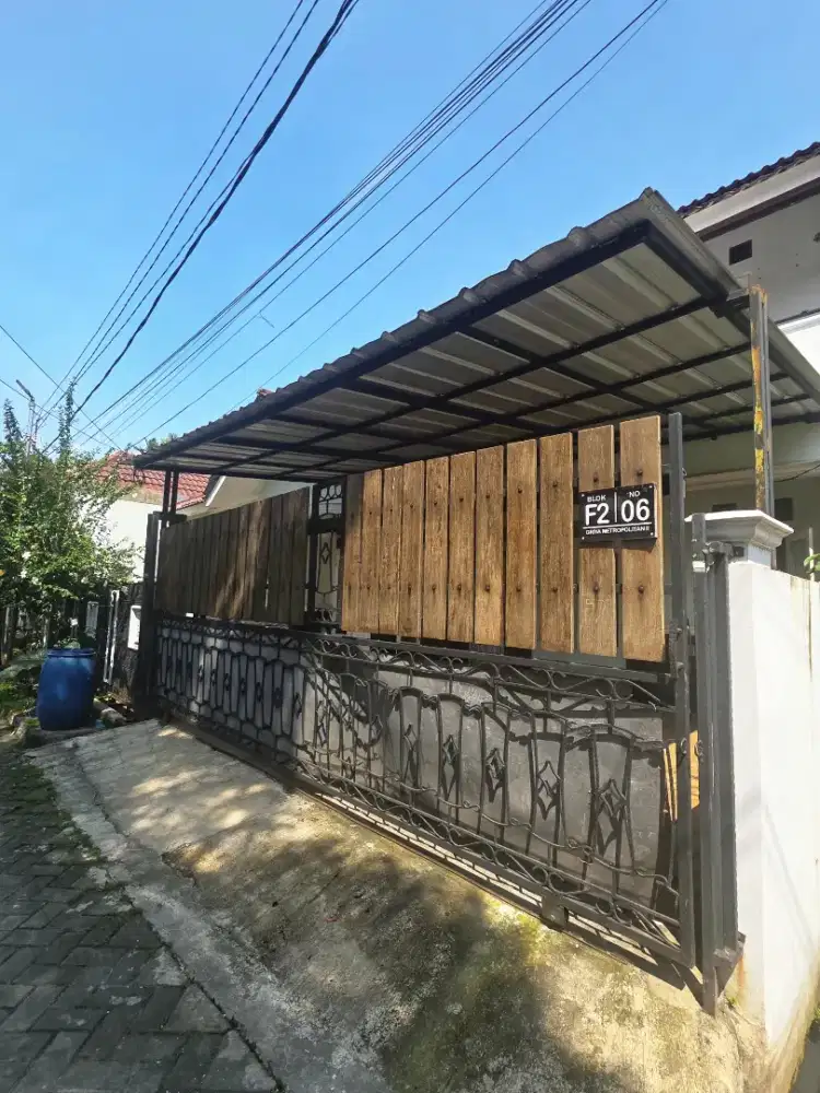 Rumah 2 lt siap huni  strategis 800M dr  st LRT 900M dari Pakuwon Mall