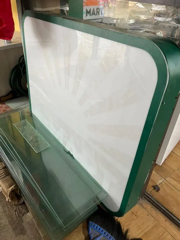 Neon box bekas masih layak pakai