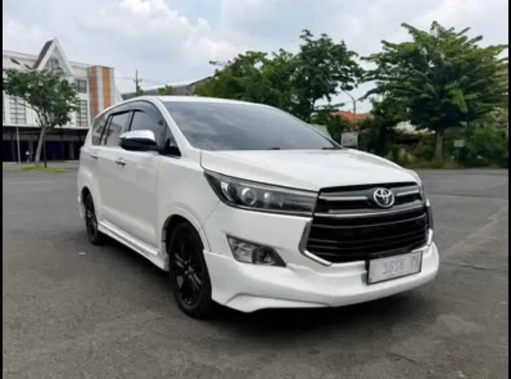 DIJUAL INNOVA VENTURER 2.4 AT 2017 TERMURAH ISTIMEWA
