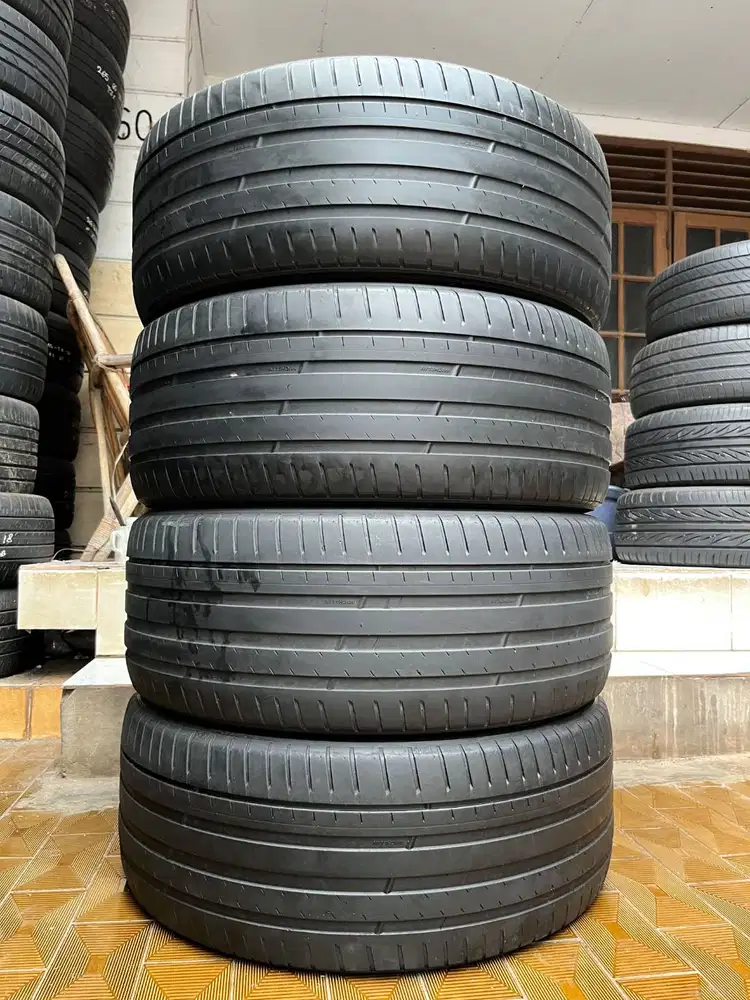 Ban Michelin Pilot Sport EV  255 45 r20  4Pcs