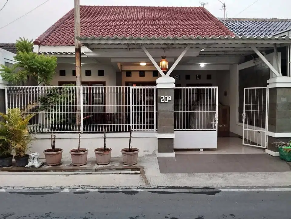 Rumah Mewah Berlantai 2 Fasilitas Lengkap
