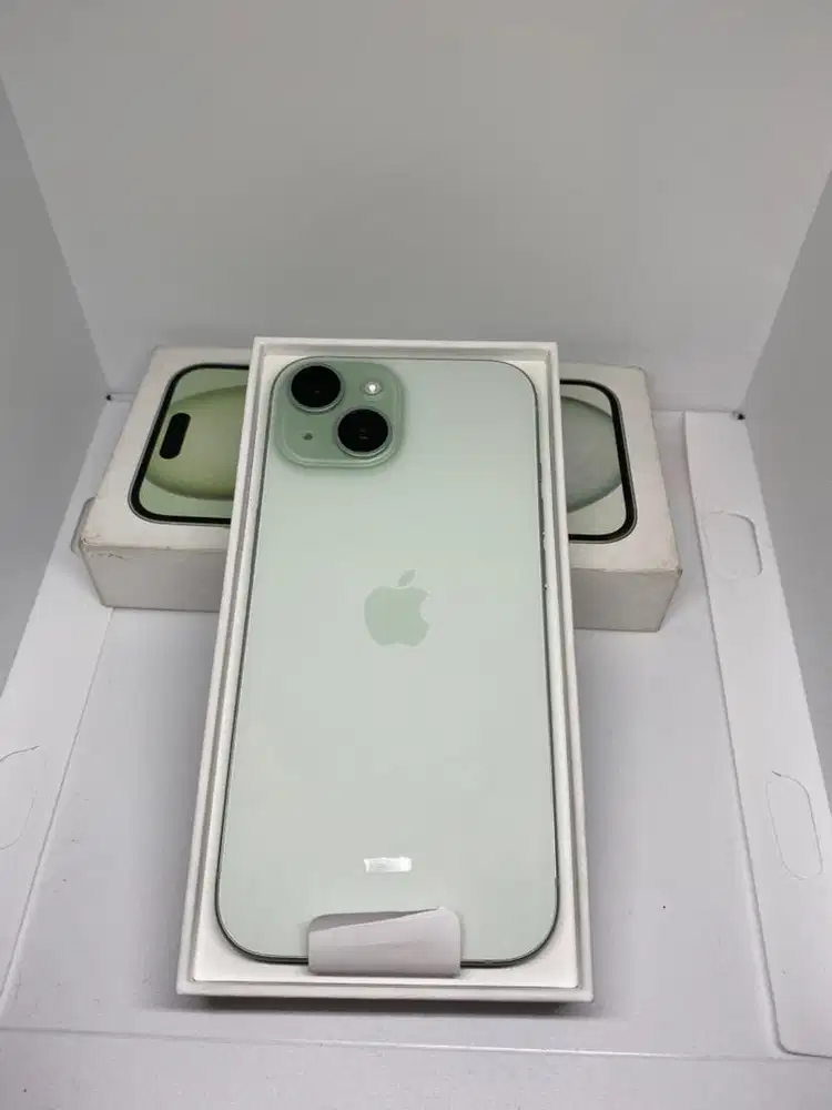 Iphone 15 128gb hijau BNOB Belum aktivasi bh 100 cc 0 mulus 99%