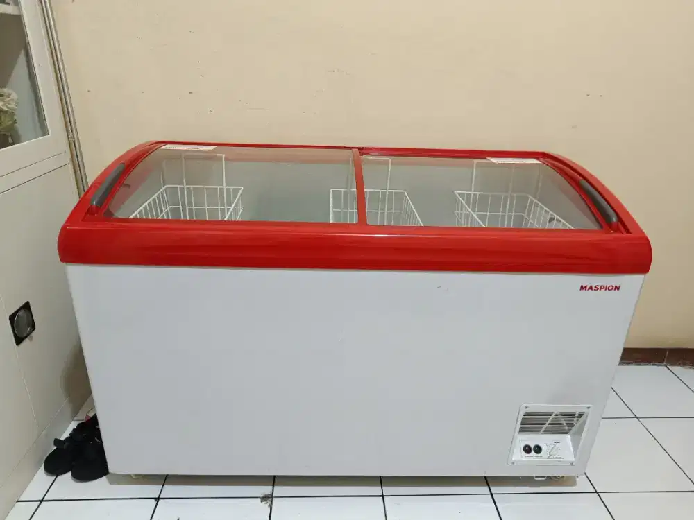 Freezer Maspion 400Lt Kaca Sliding atas