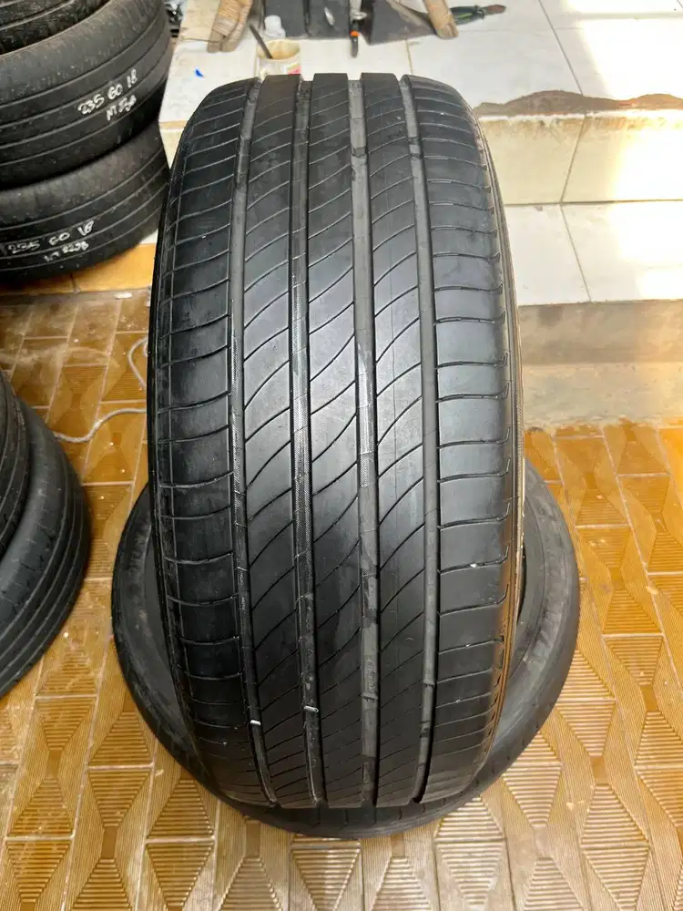 Ban Michelin Primacy 4  235 55 r19  1Pcs
