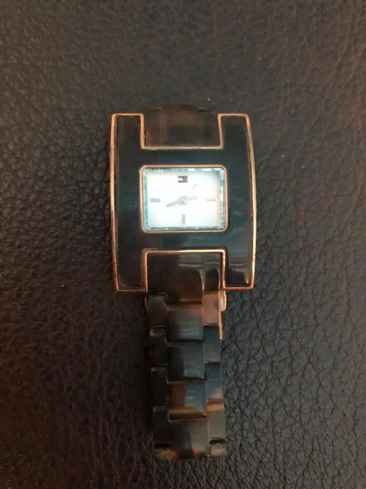 Jam tangan modern