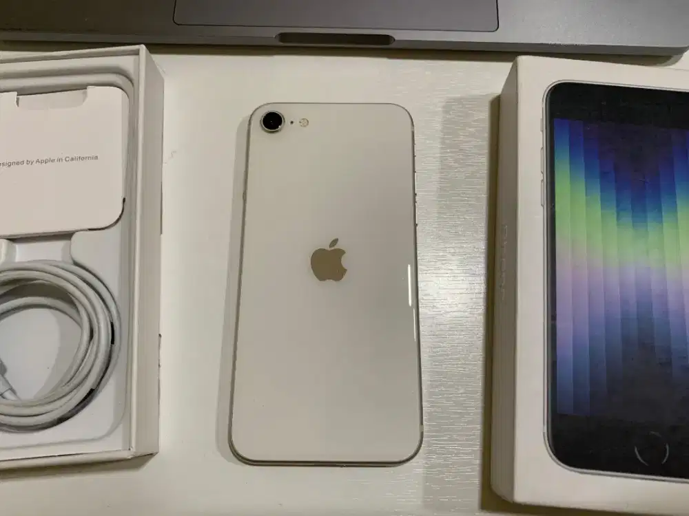 Iphone SE 2022 256gb Putih/White Ex Ibox Mulus Nominus Fullset