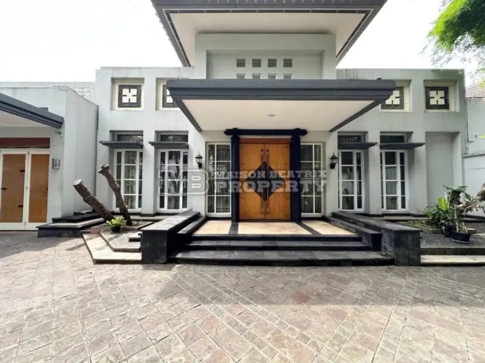 DIJUAL RUMAH + SWIMMING POOL DI MENTENG, JAKARTA PUSAT