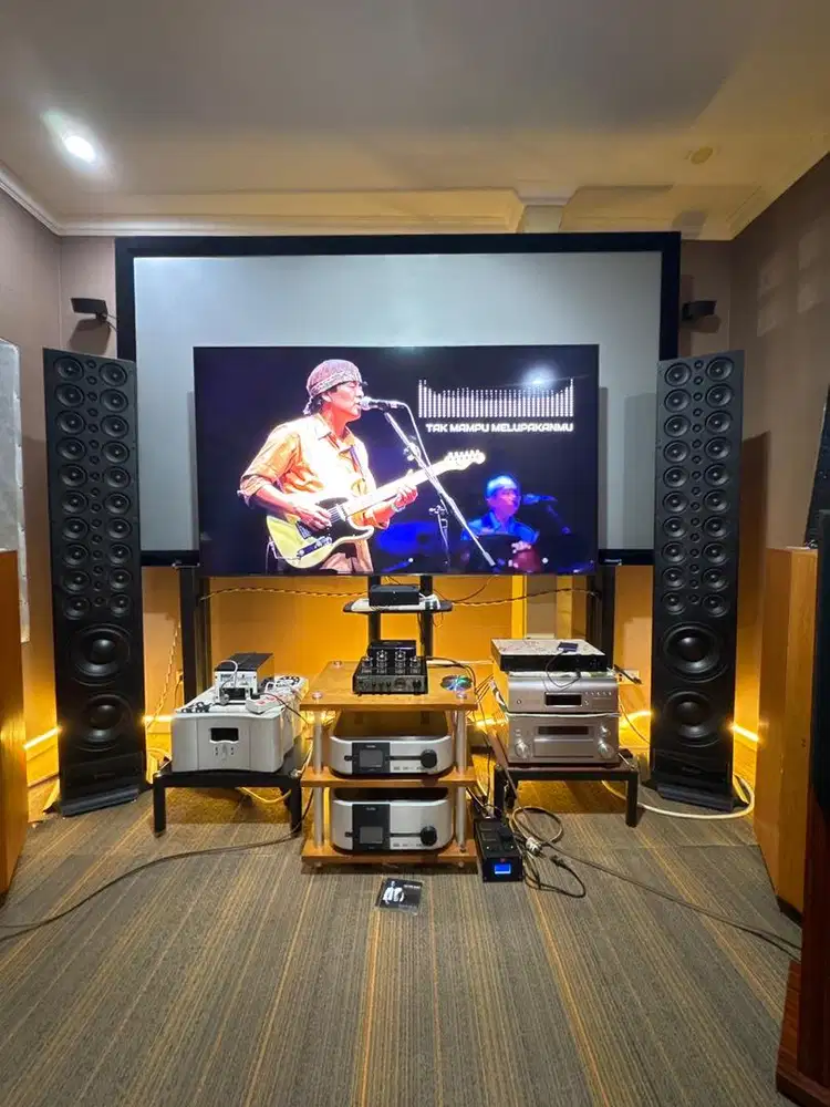 Mcintosh speaker tower XRT-28