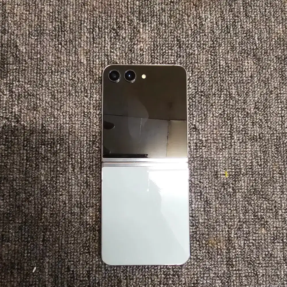 Samsung Z Flip 5 - 256GB (SEIN)