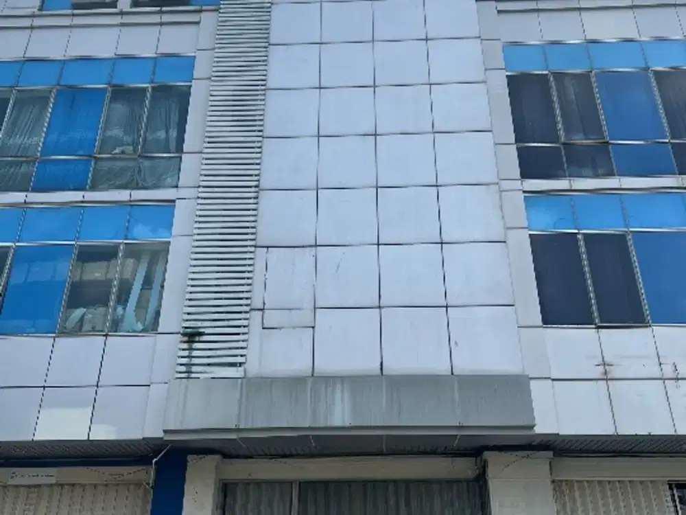 Disewakan ruko bagus rapi siap pakai parkiran luas di konpleks ruko cempaka mas jakarta pusat