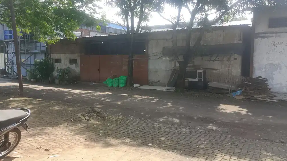 Disewakan / dijual cpt, gudang lokasi trosobo. T/B 530 m². Murah.