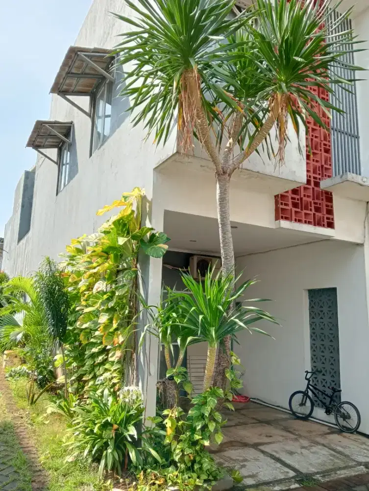 Sewa rumah,semi furnis,2LT,2KT, cipayung Jakarta Timur