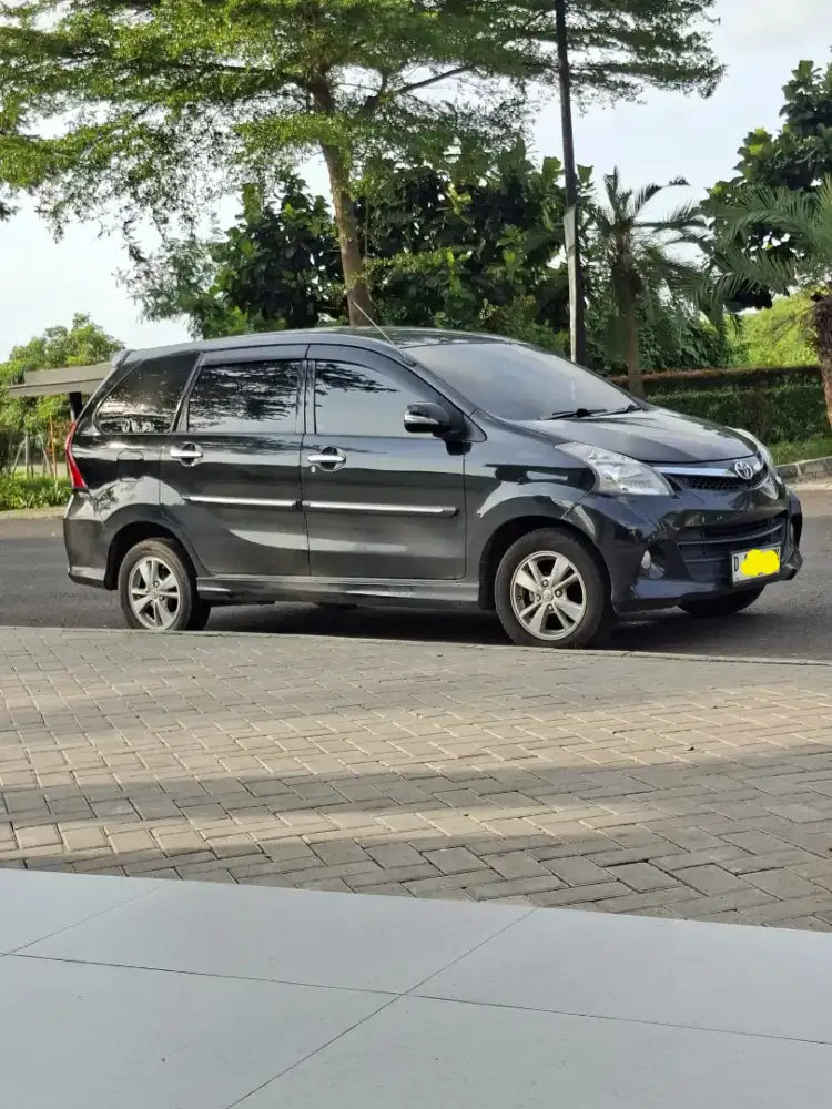 Dijual avanza veloz 1.5 A/T tahun 2012