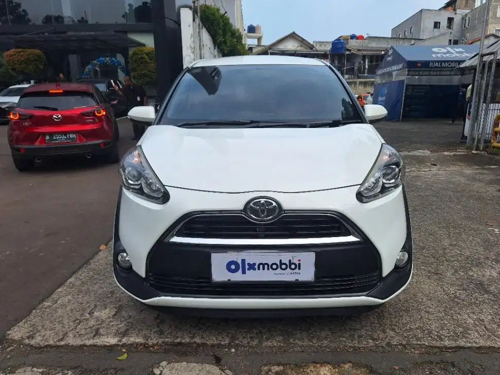 DP MURAH Toyota Sienta 1.5 V Bensin-MT 2018 Putih CTYKB
