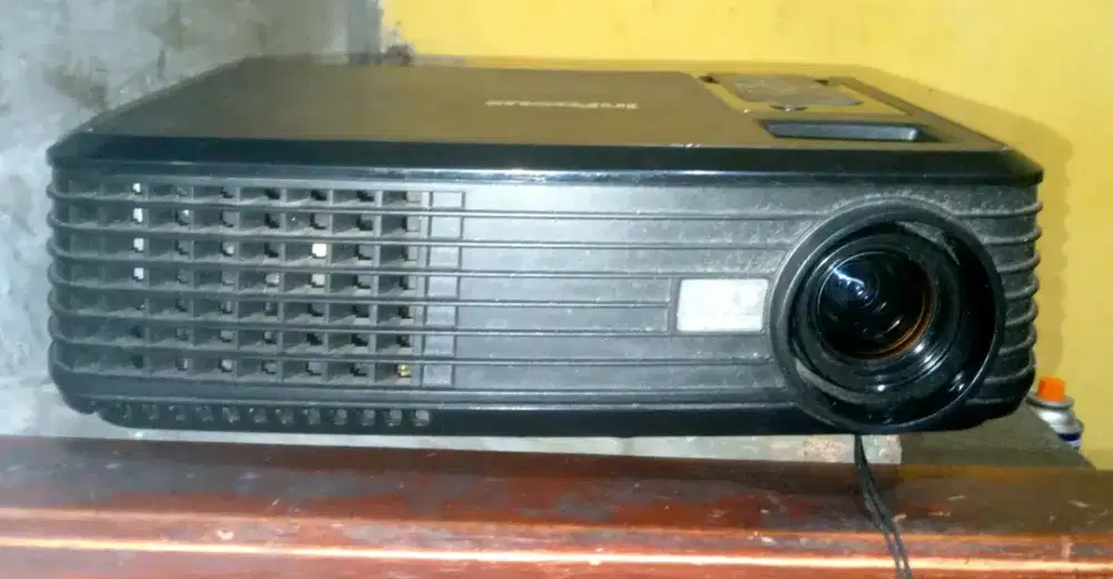 Proyektor Merk INFOCUS X6