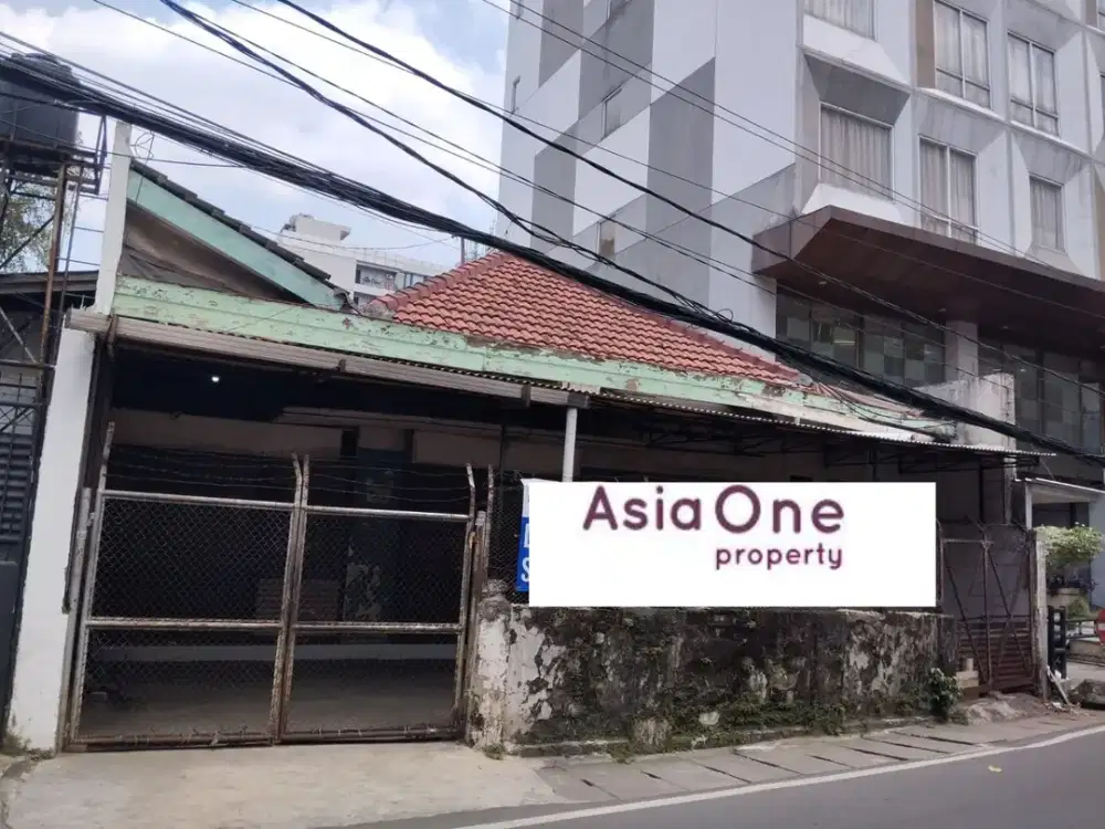 Di Jual Rumah Tua  di Zona Emas Lokasi  Kebon Kacang Tanah Abang Jakarta Pusat .
