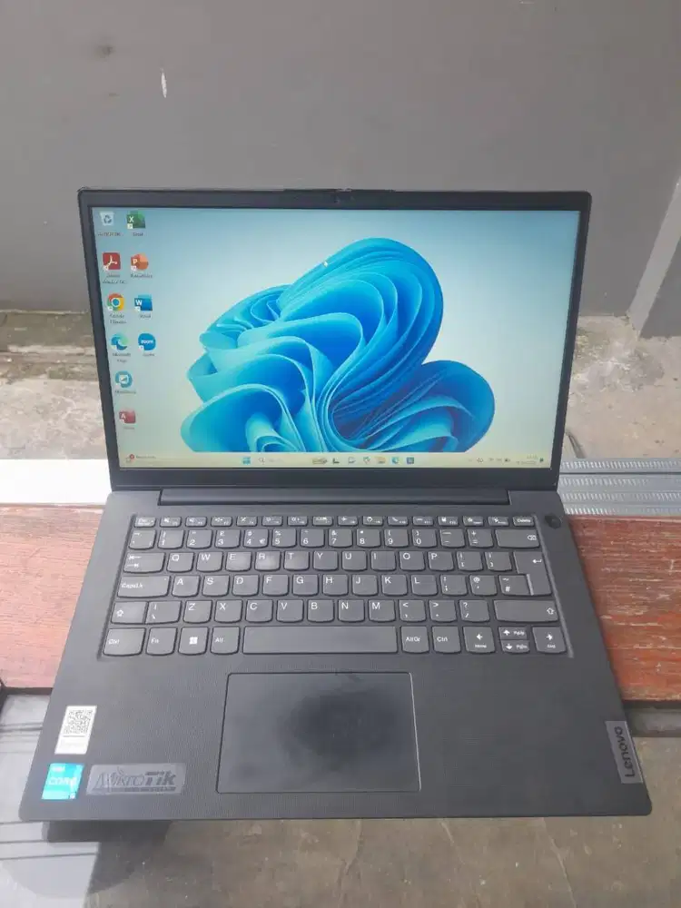 Laptop Siap Pakai Desain Elegan SSD Cepat untuk Harian dan Kantoran