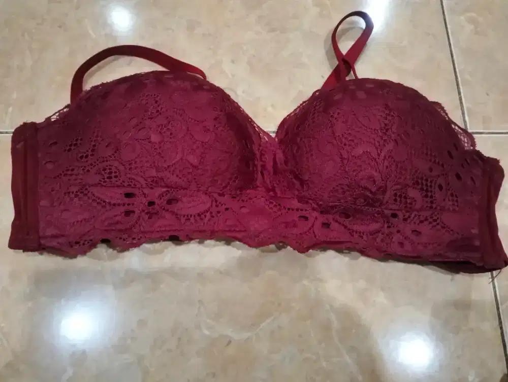 Bra merah busa cantik